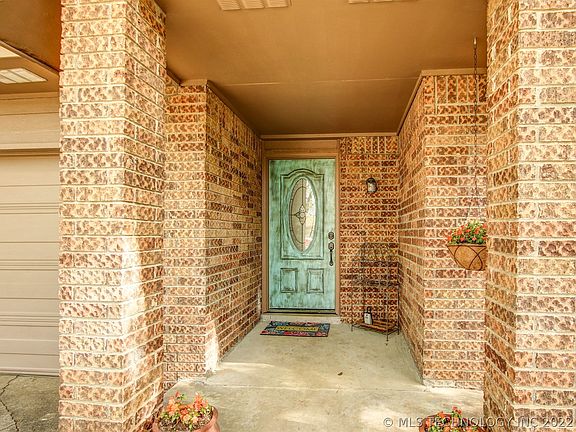 2nd image of 611 E 135th Pl