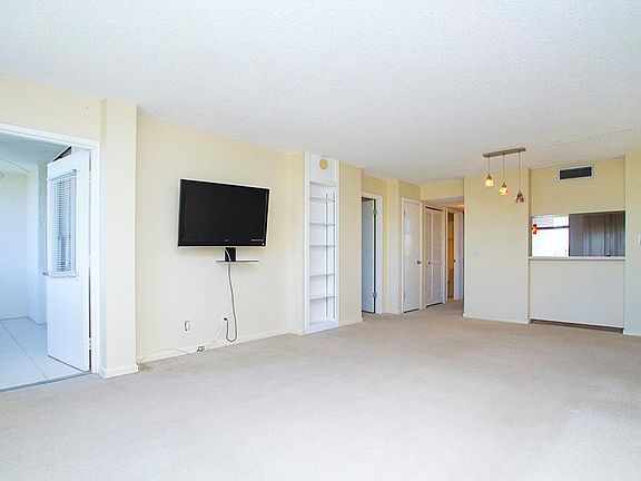 5th image of 2621 Cove Cay Dr Unit 602