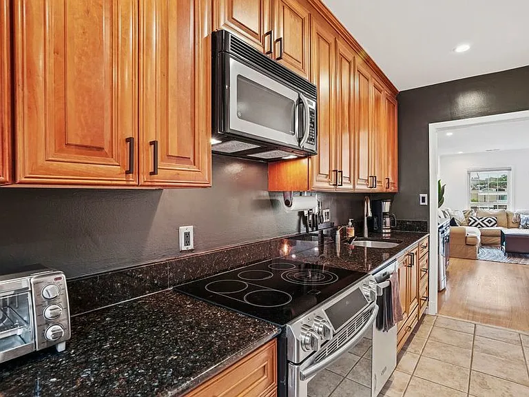 1654 Beekman Pl NW #A — Photo 15