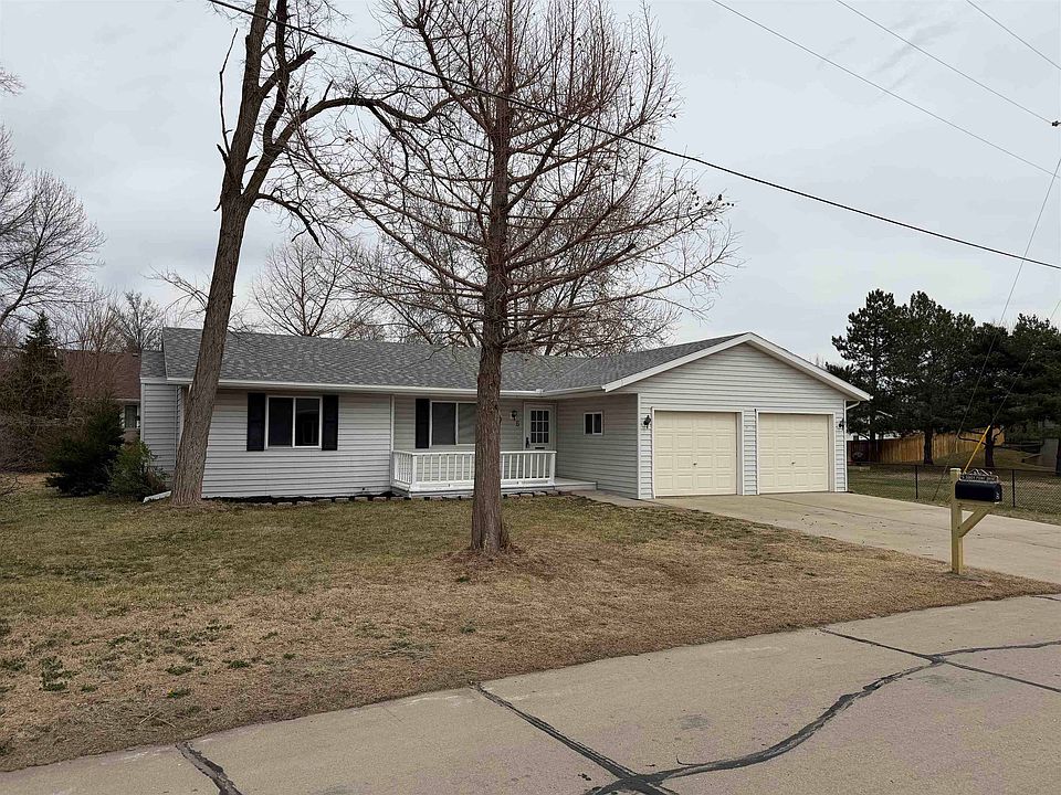 1st image of 6 Sandy Point Dr
