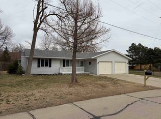 6 Sandy Point Dr, Columbus, NE 68601