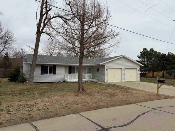 6 Sandy Point Dr, Columbus, NE 68601