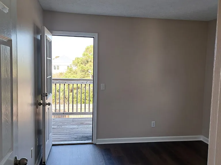 5518 Beach Dr #1 — Photo 11