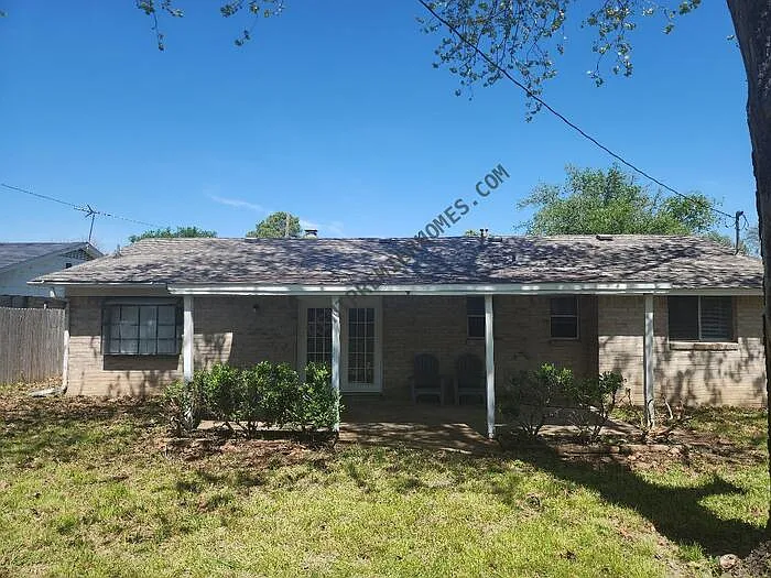 3 bed, 2.0 bath, 1392 sqft, $1,795 — Photo 2