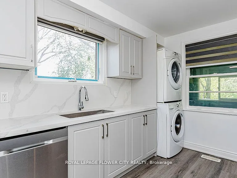 37 Warwick Rd — Photo 15