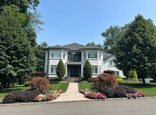 38 S Parker Dr, Monsey, NY 10952