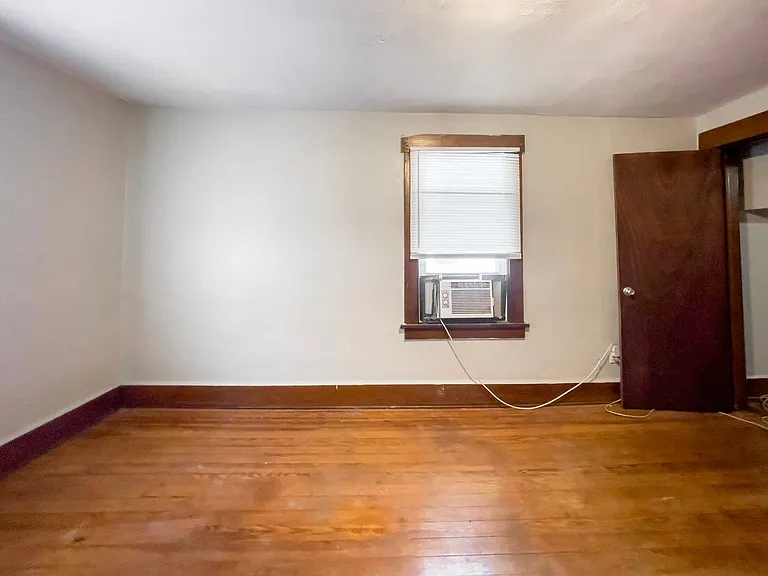 1405 W Jackson St — Photo 22