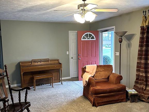 3rd image of 212 Greenwood Dr