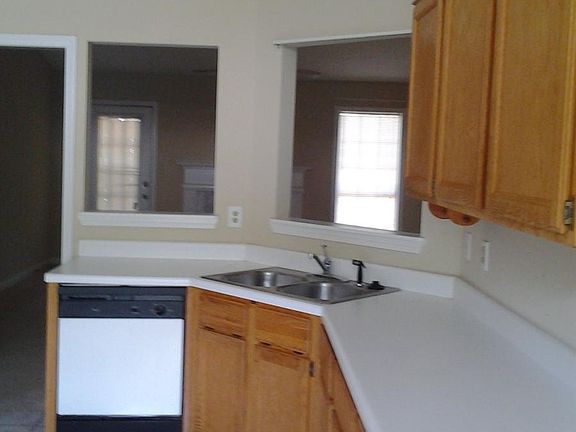 3rd image of 2615 Avalon Pl