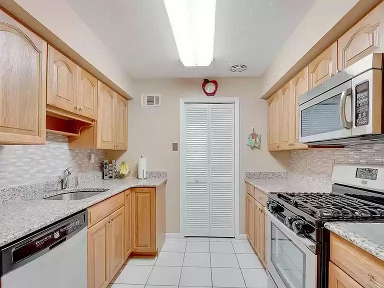 36 Deerberry Ln — Photo 3