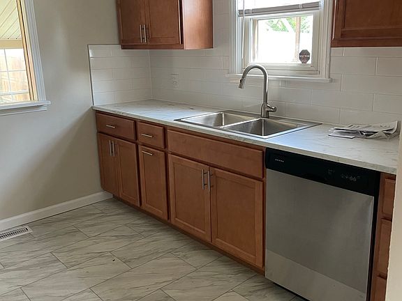 2nd image of 1801 W Ridge Ave