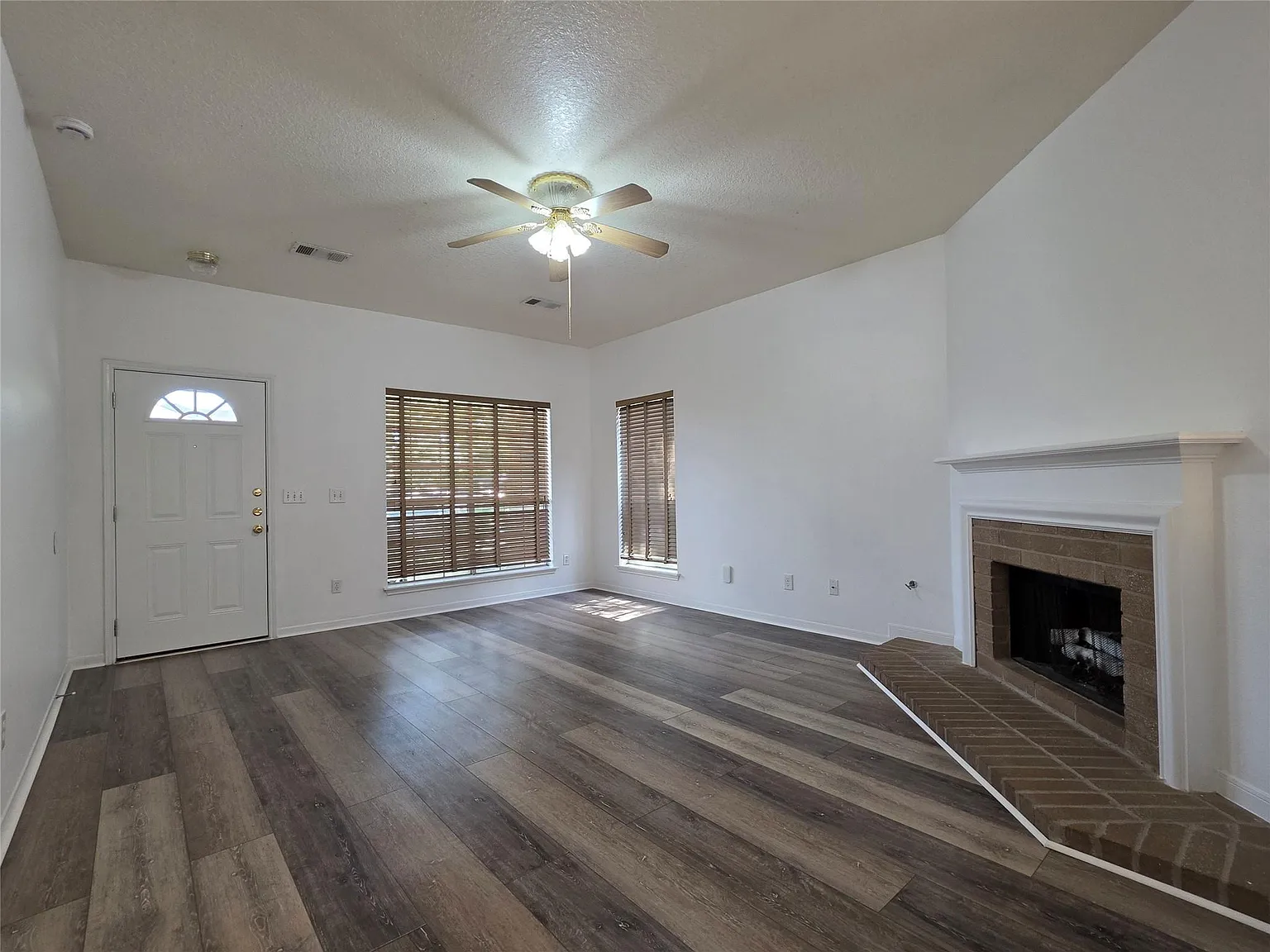 3 bed, 2.0 bath, 1514 sqft, $1,850 — Photo 2