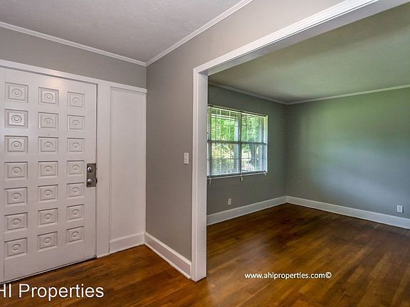 4th image of 973 Parkwood Ct