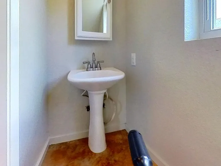 209 Jackman St — Photo 7