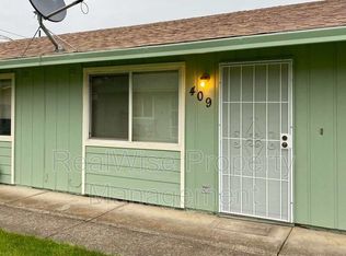 409 W 1st Ave, Sutherlin, OR 97479