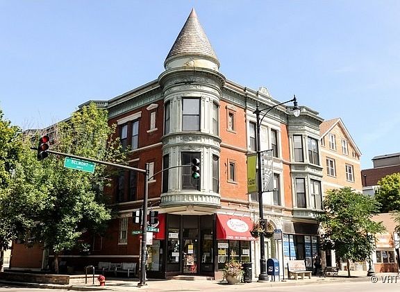 3rd image of 1658 W Belmont Ave APT 3W
