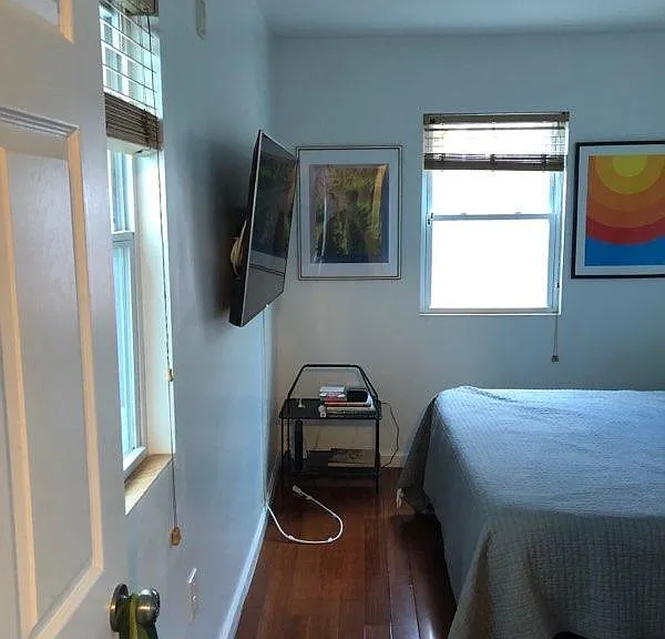 1110 Green St #2R — Photo 5