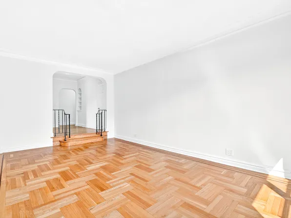 190 East Mosholu Parkway South image 26 of 36