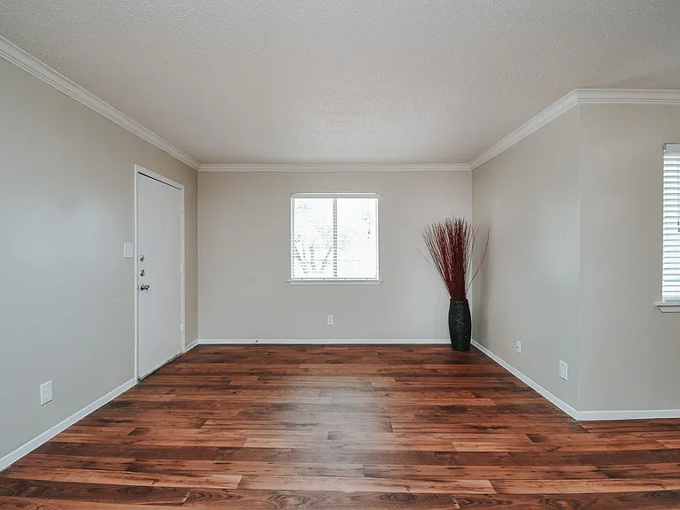 Parkwood Apartments — Photo 16