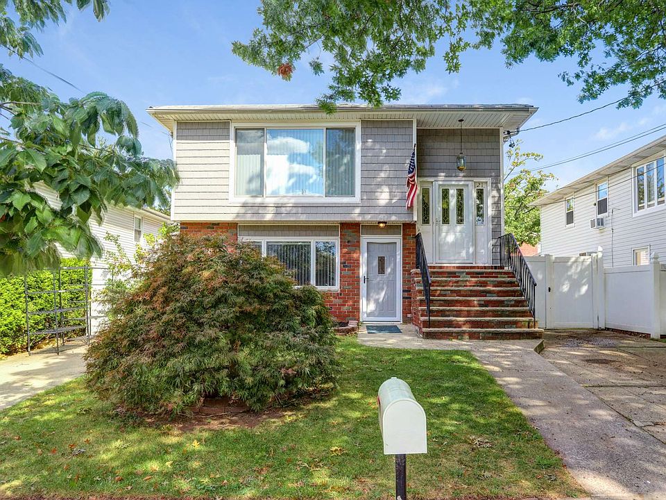 1st image of 21 Montauk Pl