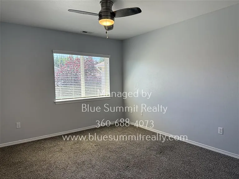 7633 Rushmore Way NE — Photo 17