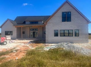 86 Todd Dr, Muscle Shoals, AL 35661