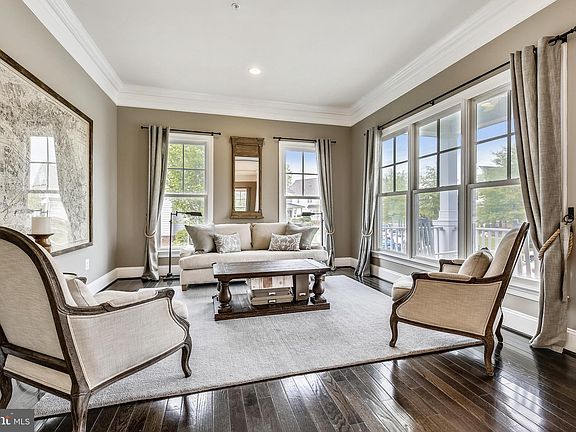 4th image of 8 Bullard Cir