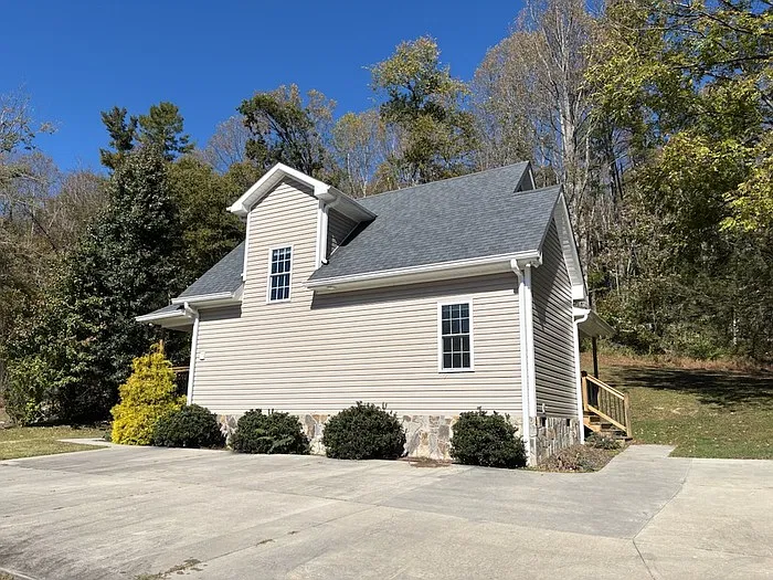 57 Spruce Ave