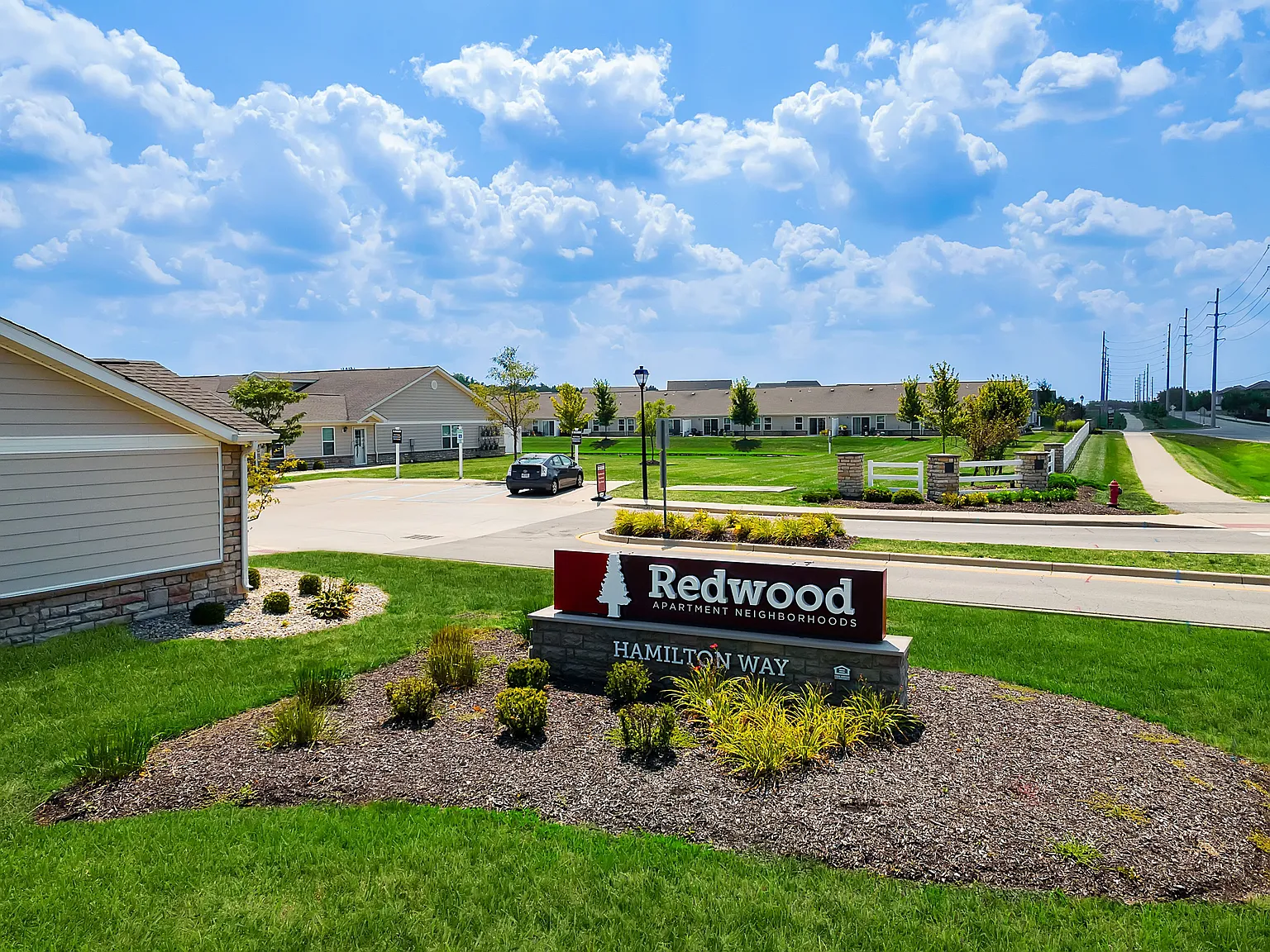 Redwood Westfield Hamilton Way — Photo 3