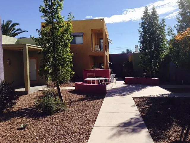 2 bed, 1200 sqft, $2,400 — Photo 2