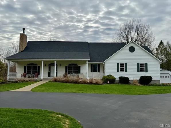 220 Ellen St, Oswego, NY 13126