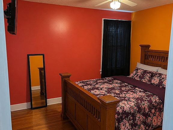 3rd image of 20914 Glenwood Ave