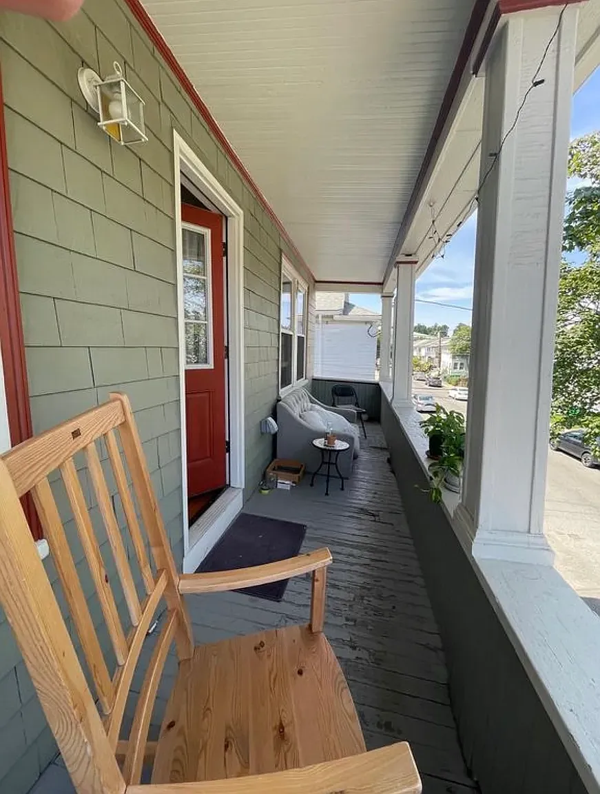 6 bed, 9999 sqft, $7,800 — Photo 2