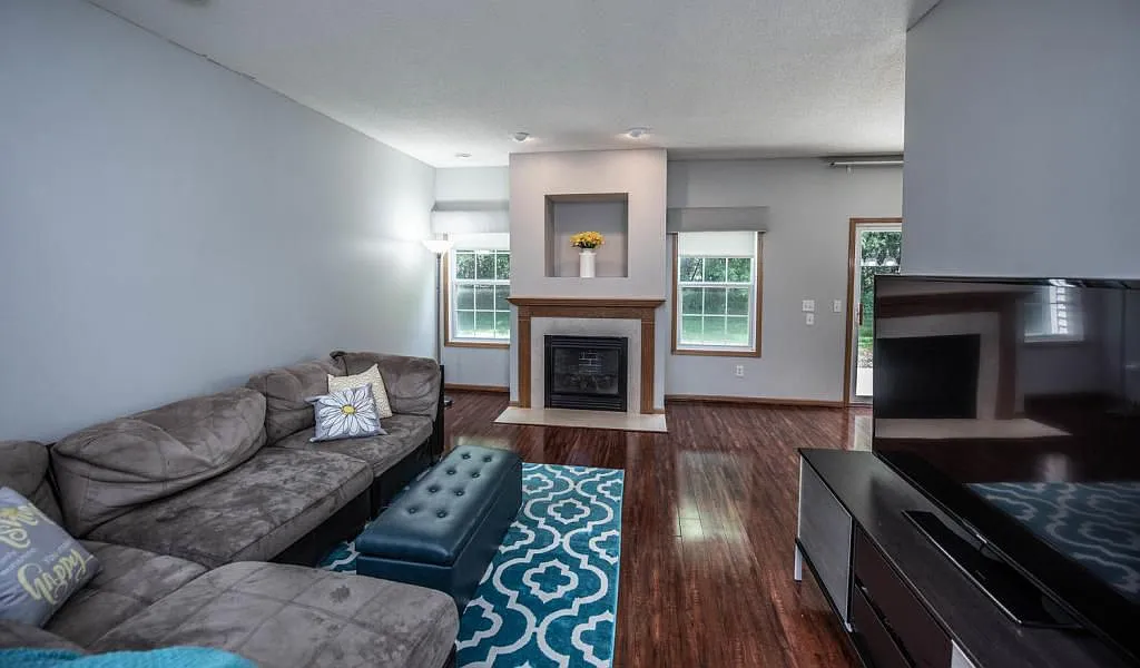 Building Photo - 8088 Stratford Cir S