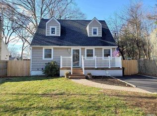 28 Terry Dr, Mastic, NY 11950