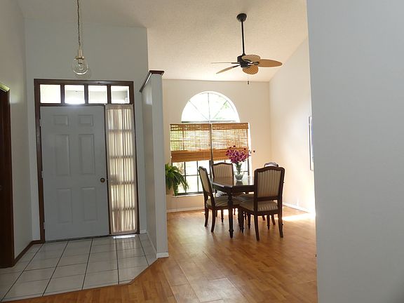 4th image of 882 Jamestown Dr