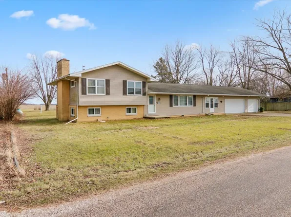 10901 Melton Dr, Bloomington, IL 61705