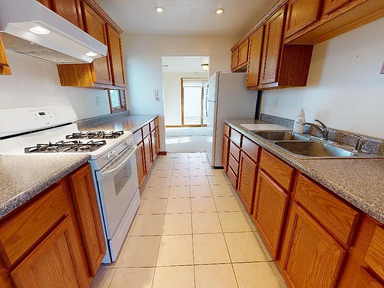 402 N Lafayette St — Photo 6