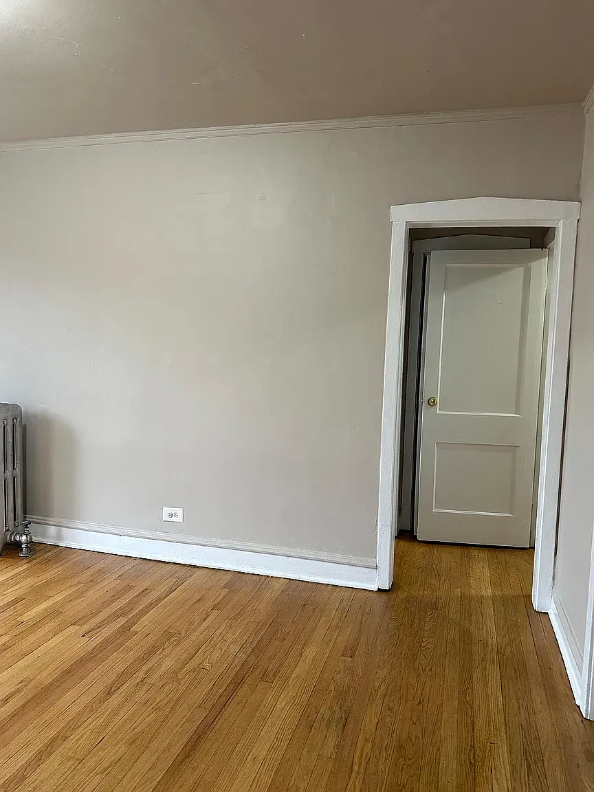 4029 W Melrose St — Photo 2