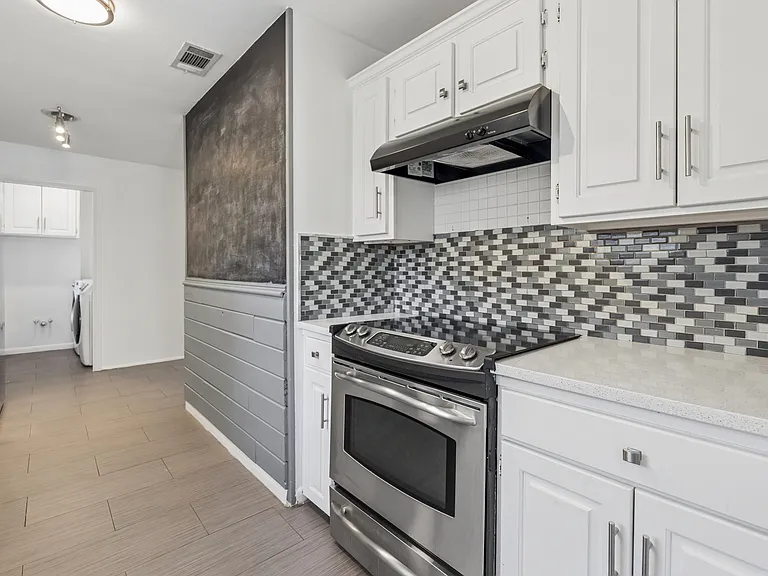 5929 Canterview Dr — Photo 9