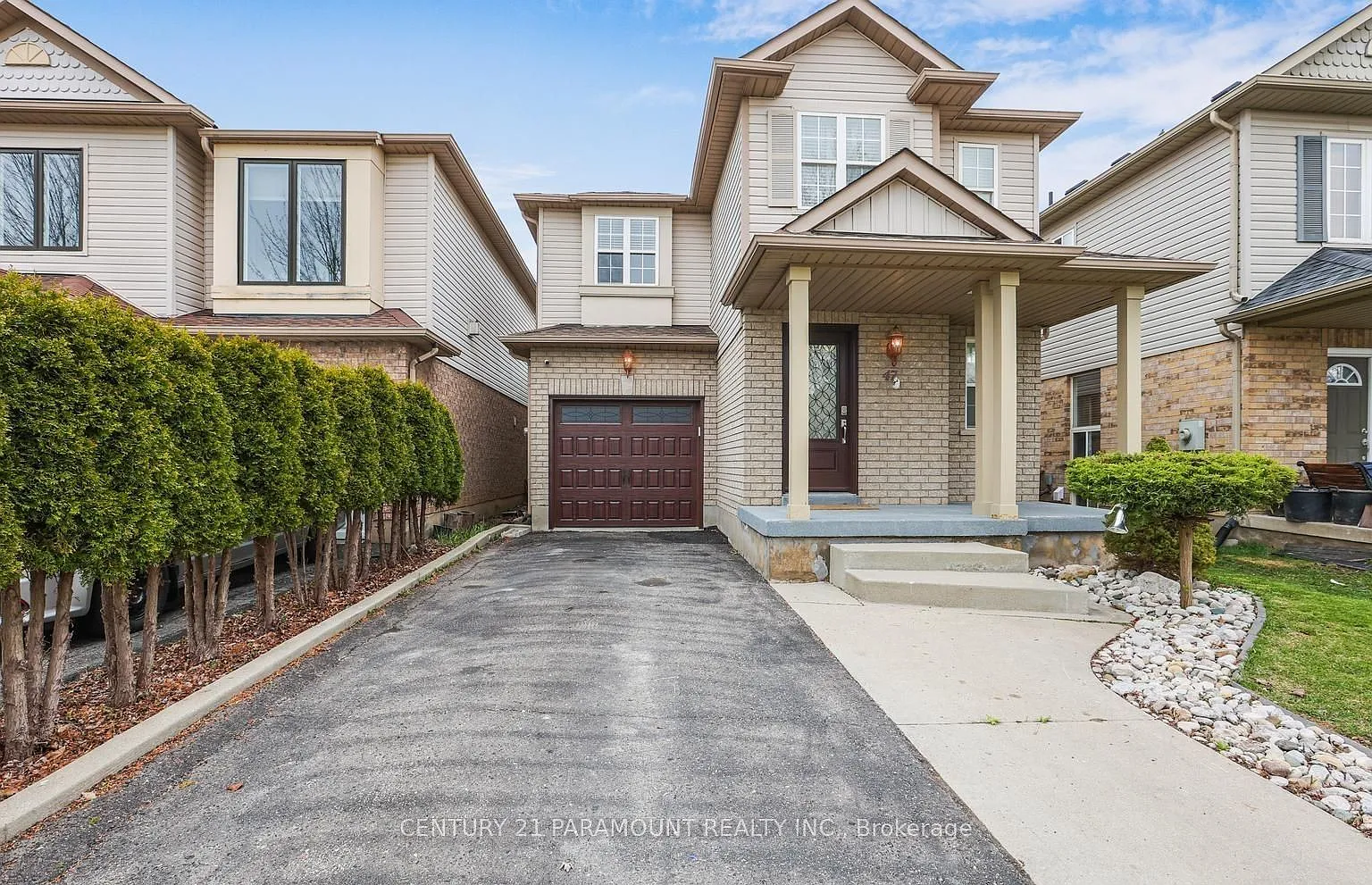4 bed, $2,700 — Photo 1