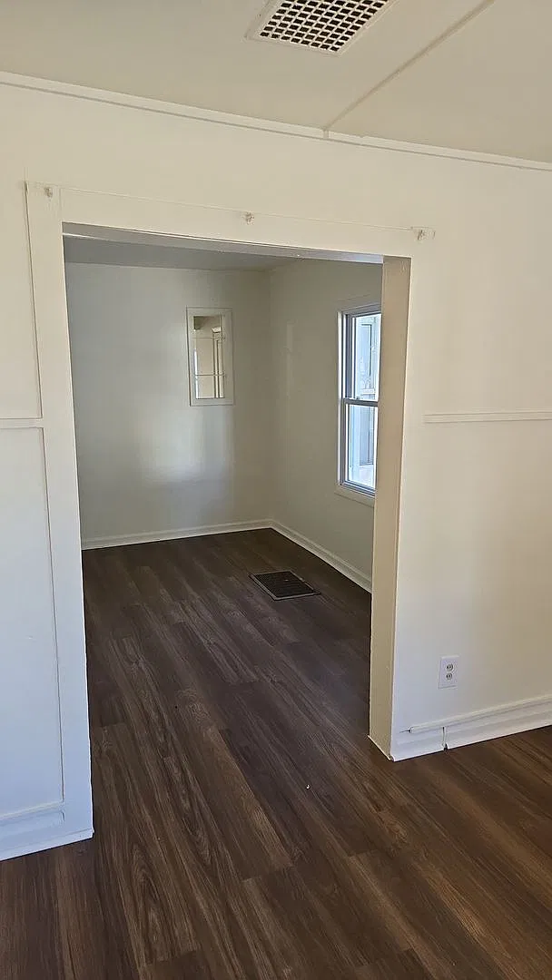 134-136 S Gettle Ave — Photo 2