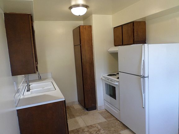 4th image of 1001 Niantic St APT 2