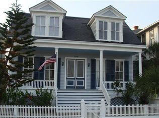 1216 Post Office St #2, Galveston, TX 77550