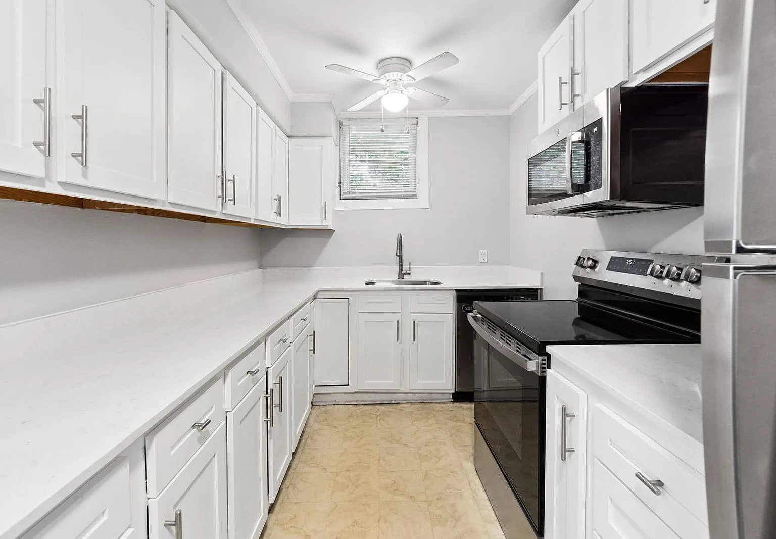 6 bed, 2.0 bath, $4,195 — Photo 3
