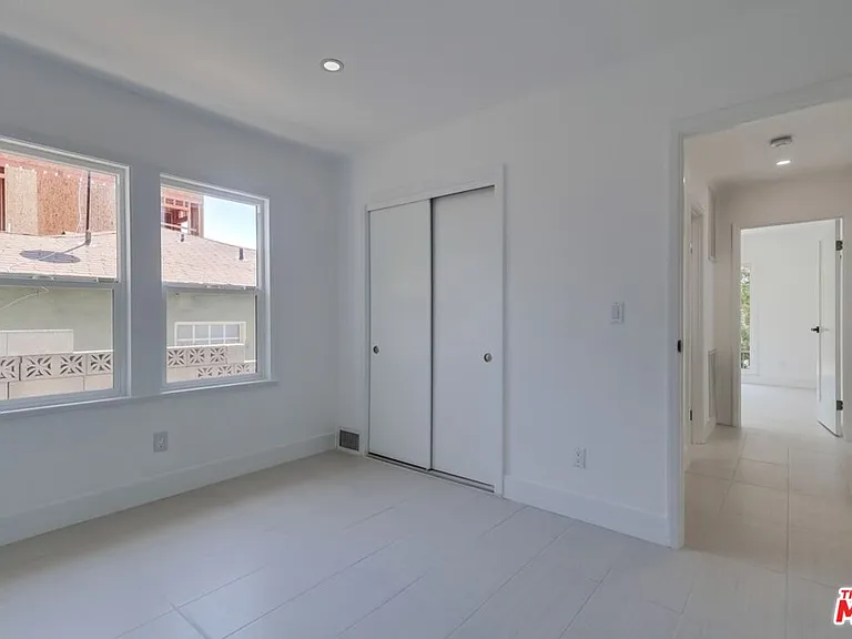 1318 S Longwood Ave — Photo 25