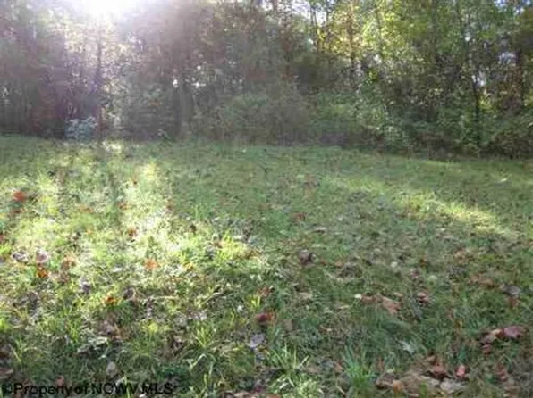 1187 Canyon Rd, Morgantown, WV 26508