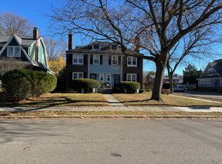 794 Neff Rd, Grosse Pointe, MI 48230