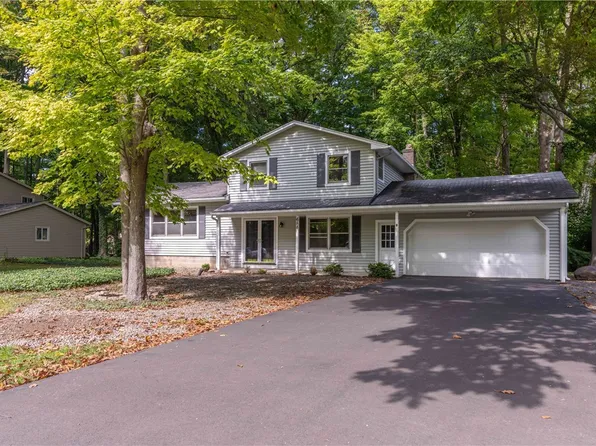688 Regina Dr, Webster, NY 14580