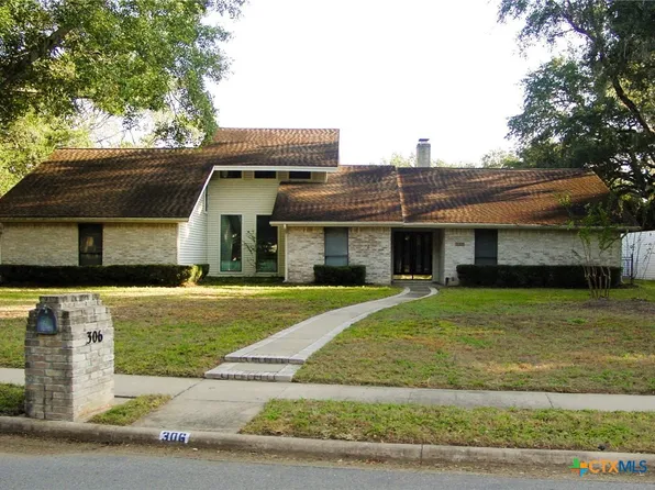 306 Woodway Dr, Victoria, TX 77904